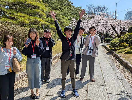 校外研修を楽しむ学生たち