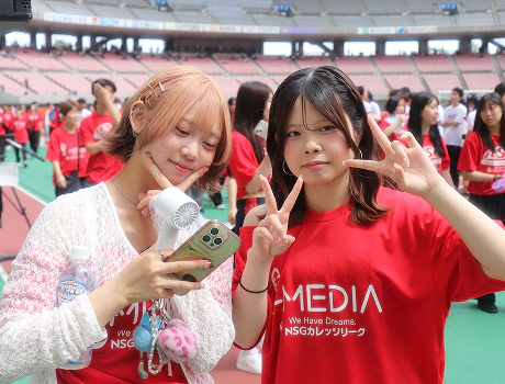 スポーツイベントを楽しむ学生たち